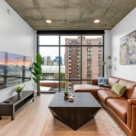 Exceptional 1Bd Ba-Poolhottubgymparking- Downtown! Appartement